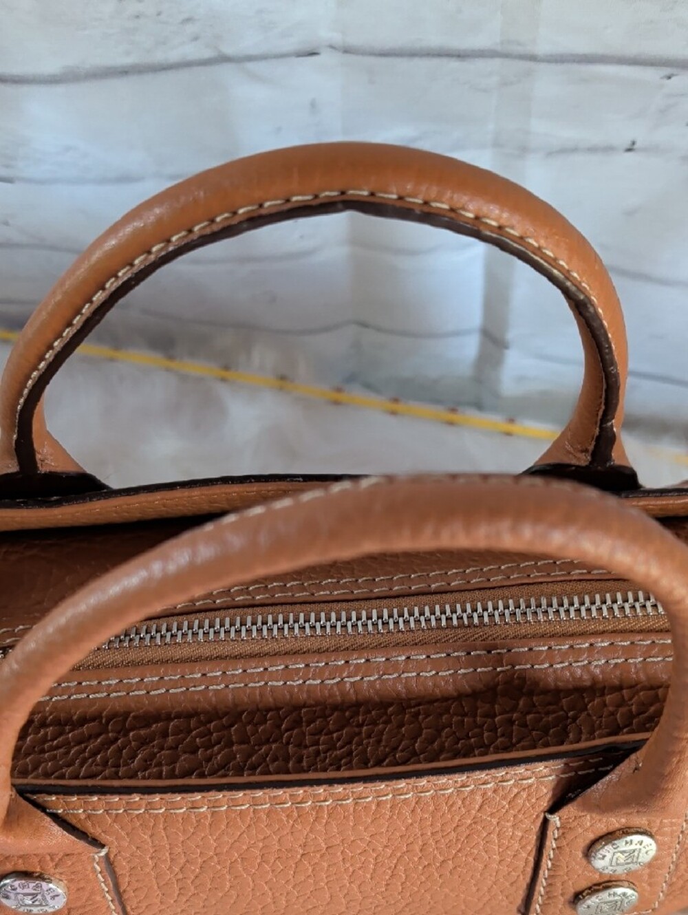 Vintage MICHAEL Michael Kors Classic Tan Leather Tote Bag - Picture 11 of 11